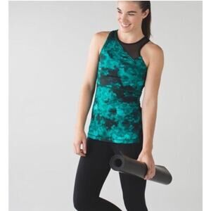 Lululemon 2 in 1  Meshed Up Tank Clouded Dreams Cosmic TeaL / Black size 2